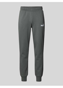 Spodnie dresowe o kroju regular fit z nadrukiem z logo ze sklepu Peek&Cloppenburg  w kategorii Spodnie męskie - zdjęcie 171230272