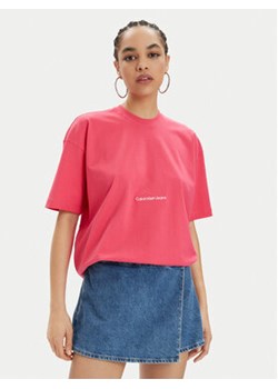 Calvin Klein Jeans T-Shirt J20J220768 Różowy Relaxed Fit ze sklepu MODIVO w kategorii Bluzki damskie - zdjęcie 171234112