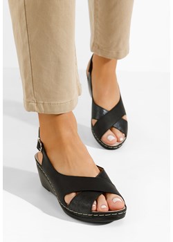 Czarne sandały na koturnie Lutania ze sklepu Zapatos w kategorii Sandały damskie - zdjęcie 171237931