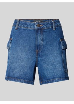 Szorty jeansowe z kieszeniami cargo model ‘SMILEY’ ze sklepu Peek&Cloppenburg  w kategorii Szorty - zdjęcie 171246023