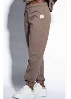 Spodnie dresowe damskie z kieszeniami brązowe F1807, Kolor brązowy, Rozmiar S, Fobya ze sklepu Primodo w kategorii Spodnie damskie - zdjęcie 171247534