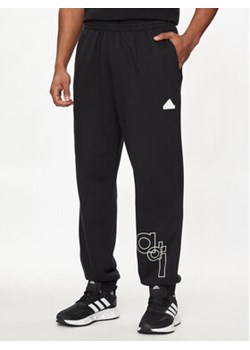 adidas Spodnie dresowe Graphic Print IP4073 Czarny Regular Fit ze sklepu MODIVO w kategorii Spodnie męskie - zdjęcie 171256180