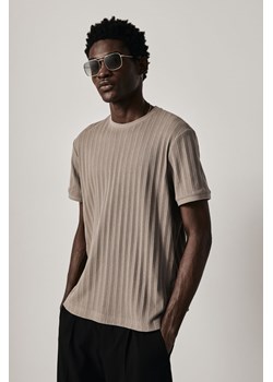 H & M - T-shirt z ażurowej dzianiny Regular Fit - Brązowy ze sklepu H&M w kategorii T-shirty męskie - zdjęcie 171257013