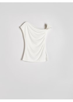 Reserved - Top z węzłem na ramieniu - złamana biel ze sklepu Reserved w kategorii Bluzki damskie - zdjęcie 171260182