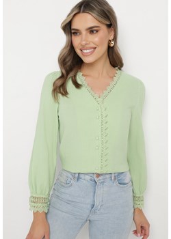 Zielona Bawełniana Koszula Zapinana na Guziki z Ozdobną Koronkową Tasiemką Raniatte ze sklepu Born2be Odzież w kategorii Koszule damskie - zdjęcie 171267384