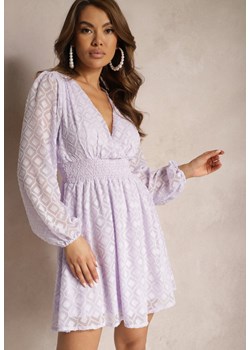 Fioletowa Sukienka z Gumką w Talii Kopertowym Dekoltem i Geometrycznym Wzorem na Siateczce Marixita ze sklepu Renee odzież w kategorii Sukienki - zdjęcie 171271574