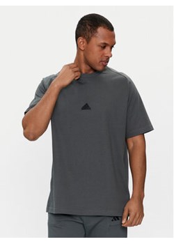 adidas T-Shirt Z.N.E. IS8358 Zielony Loose Fit ze sklepu MODIVO w kategorii T-shirty męskie - zdjęcie 171279081