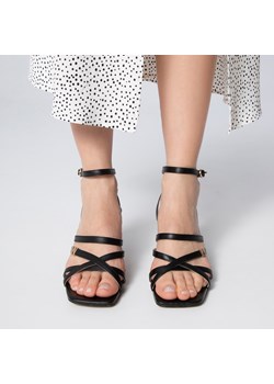 Damskie sandały ze skóry z paseczkami na szpilce czarne ze sklepu WITTCHEN w kategorii Sandały damskie - zdjęcie 171280413
