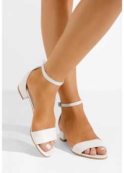 Białe sandały na słupku Amais V3 ze sklepu Zapatos w kategorii Sandały damskie - zdjęcie 171280663
