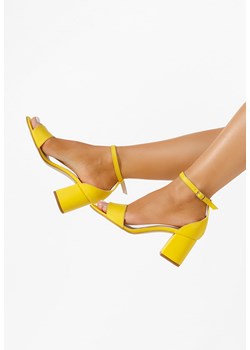 Żółte sandały na słupku Amais V2 ze sklepu Zapatos w kategorii Sandały damskie - zdjęcie 171280670
