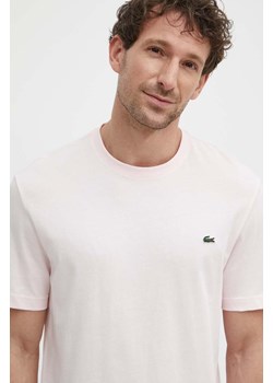 Lacoste t-shirt bawełniany kolor różowy gładki ze sklepu PRM w kategorii T-shirty męskie - zdjęcie 171298384