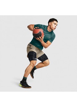 Męskie spodenki treningowe Under Armour UA Peak Woven Shorts - beżowe ze sklepu Sportstylestory.com w kategorii Spodenki męskie - zdjęcie 171308214