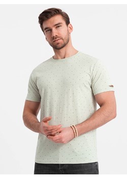 T-shirt męski fullprint z kolorowymi literami - jasnozielony V5 OM-TSFP-0185 ze sklepu ombre w kategorii T-shirty męskie - zdjęcie 171322053