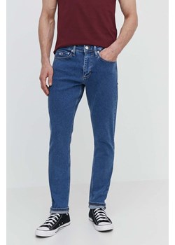 Tommy Jeans jeansy męskie kolor granatowy DM0DM18749 ze sklepu ANSWEAR.com w kategorii Jeansy męskie - zdjęcie 171323921
