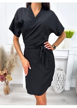 Czarna Sukienka z Ozdobną Broszką ze sklepu ModnaKiecka.pl w kategorii Sukienki - zdjęcie 171329743