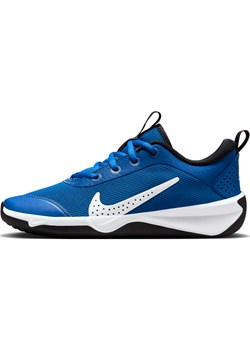 Buty halowe dla dużych dzieci Nike Omni Multi-Court - Niebieski ze sklepu Nike poland w kategorii Buty sportowe dziecięce - zdjęcie 171331583