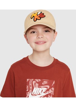 Czapka dla dużych dzieci Nike Club - Brązowy ze sklepu Nike poland w kategorii Czapki dziecięce - zdjęcie 171331631
