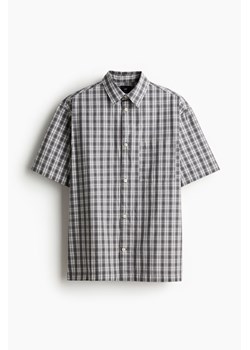 H & M - Koszula z krótkim rękawem Loose Fit - Szary ze sklepu H&M w kategorii Koszule męskie - zdjęcie 171337152