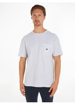 TOMMY JEANS Koszulka w kolorze jasnoszarym ze sklepu Limango Polska w kategorii T-shirty męskie - zdjęcie 171338204