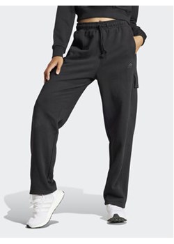 adidas Spodnie dresowe ALL SZN Fleece Cargo IW1215 Czarny Loose Fit ze sklepu MODIVO w kategorii Spodnie damskie - zdjęcie 171345073