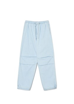 Cropp - Jasnoniebieskie jeansy parachute - niebieski ze sklepu Cropp w kategorii Jeansy damskie - zdjęcie 171348552