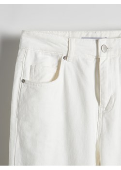 Reserved - Jeansy straight - biały ze sklepu Reserved w kategorii Jeansy damskie - zdjęcie 171350981