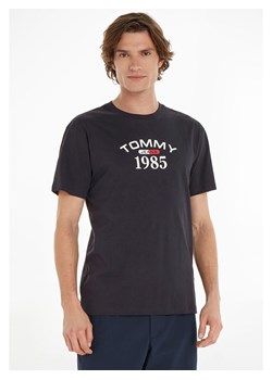 TOMMY JEANS Koszulka w kolorze granatowym ze sklepu Limango Polska w kategorii T-shirty męskie - zdjęcie 171354343