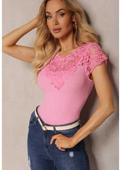 Różowa Bluzka z Koronką Przy Dekolcie i Krótkich Rękawach Mallilena ze sklepu Renee odzież w kategorii Bluzki damskie - zdjęcie 171357400