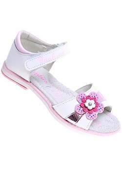 Białe sandały dziewczęce z kwiatkiem /D6-2 16014 T186/ ze sklepu Pantofelek24.pl w kategorii Sandały dziecięce - zdjęcie 171362022