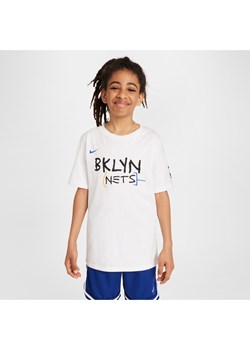 T-shirt dla dużych dzieci z logo Brooklyn Nets City Edition Nike NBA - Biel ze sklepu Nike poland w kategorii T-shirty chłopięce - zdjęcie 171364850