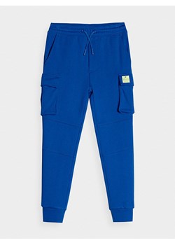 4F Spodnie dresowe w kolorze niebieskim ze sklepu Limango Polska w kategorii Spodnie chłopięce - zdjęcie 171365604