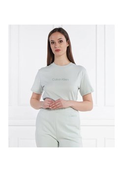 Calvin Klein T-shirt HERO LOGO | Regular Fit ze sklepu Gomez Fashion Store w kategorii Bluzki damskie - zdjęcie 171366721
