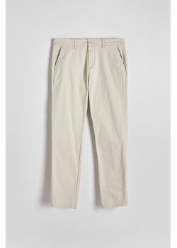 Reserved - Spodnie chino slim fit - złamana biel ze sklepu Reserved w kategorii Spodnie męskie - zdjęcie 171371483