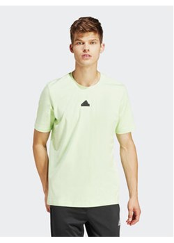 adidas T-Shirt City Escape Graphic IN6237 Zielony Regular Fit ze sklepu MODIVO w kategorii T-shirty męskie - zdjęcie 171377100