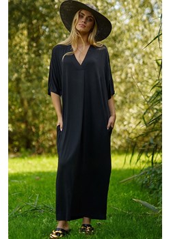 Długa sukienka oversize z wiskozy czarna M820, Kolor czarny, Rozmiar 36/38, Makadamia ze sklepu Primodo w kategorii Sukienki - zdjęcie 171409992