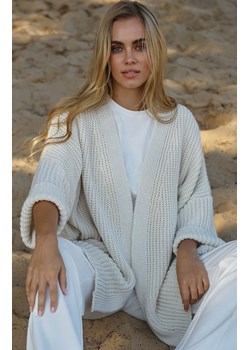 Damski sweter bez guzików jasnobeżowy S145, Kolor jasnobeżowy, Rozmiar one size, Makadamia ze sklepu Primodo w kategorii Swetry damskie - zdjęcie 171410043