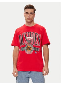 DC T-Shirt Shy Town Hss ADYZT05345 Czerwony Regular Fit ze sklepu MODIVO w kategorii T-shirty męskie - zdjęcie 171419882