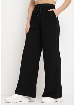 Czarne Prążkowane Spodnie z Szerokimi Nogawkami i Gumką w Pasie Itrulla ze sklepu Born2be Odzież w kategorii Spodnie damskie - zdjęcie 171430260