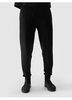 4F Spodnie dresowe w kolorze czarnym ze sklepu Limango Polska w kategorii Spodnie męskie - zdjęcie 171432714