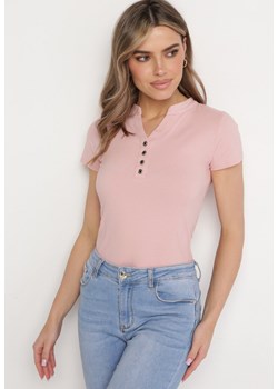 Różowy T-shirt Koszulka z Bawełny z Metalicznymi Guzikami Cariena ze sklepu Born2be Odzież w kategorii Bluzki damskie - zdjęcie 171436934