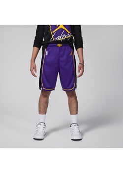 Spodenki do koszykówki dla dużych dzieci Jordan NBA Swingman Los Angeles Lakers Statement Edition - Fiolet ze sklepu Nike poland w kategorii Spodenki chłopięce - zdjęcie 171447532
