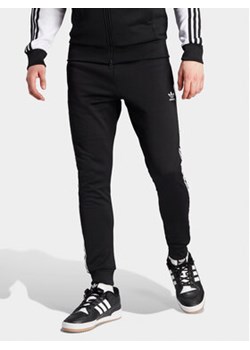 adidas Spodnie dresowe adicolor Classics SST IL2488 Czarny Slim Fit ze sklepu MODIVO w kategorii Spodnie męskie - zdjęcie 171449434