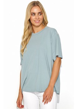 Klasyczny t-shirt damski niebieski M826, Kolor niebieski, Rozmiar one size, Makadamia ze sklepu Primodo w kategorii Bluzki damskie - zdjęcie 171450254