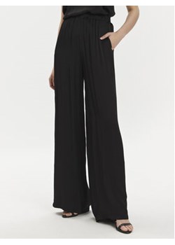 Gaudi Spodnie materiałowe 411FD25022 Czarny Relaxed Fit ze sklepu MODIVO w kategorii Spodnie damskie - zdjęcie 171455753