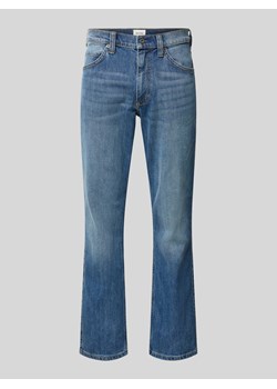 Jeansy o kroju straight fit z naszywką z logo model ‘TRAMPER’ ze sklepu Peek&Cloppenburg  w kategorii Jeansy męskie - zdjęcie 171475182