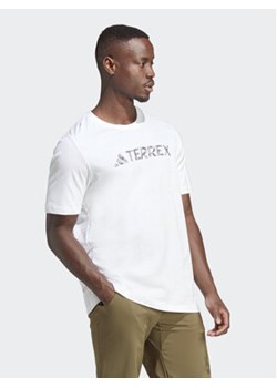 adidas T-Shirt Terrex Classic Logo HZ1400 Biały Regular Fit ze sklepu MODIVO w kategorii T-shirty męskie - zdjęcie 171475591