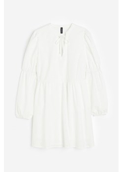 H & M - Trapezowa sukienka z haftem angielskim - Biały ze sklepu H&M w kategorii Sukienki - zdjęcie 171502773