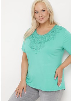 Zielony Klasyczny T-shirt z Koronką przy Dekolcie Fioma ze sklepu Born2be Odzież w kategorii Bluzki damskie - zdjęcie 171514273