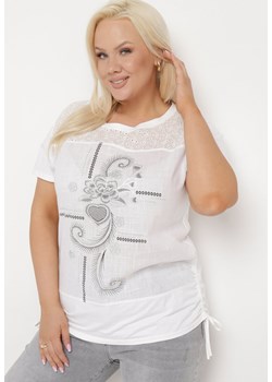 Biały T-shirt z Bawełny Ozdobiony Cyrkoniami i Ściągaczami po Bokach Forena ze sklepu Born2be Odzież w kategorii Bluzki damskie - zdjęcie 171514450