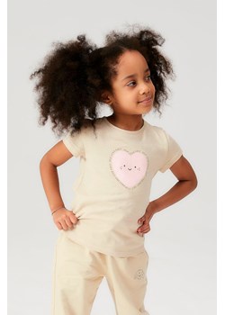 T-shirt dla dziewczynki - beżowy z różowym serduszkiem - 5.10.15. ze sklepu 5.10.15 w kategorii Bluzki dziewczęce - zdjęcie 171515482